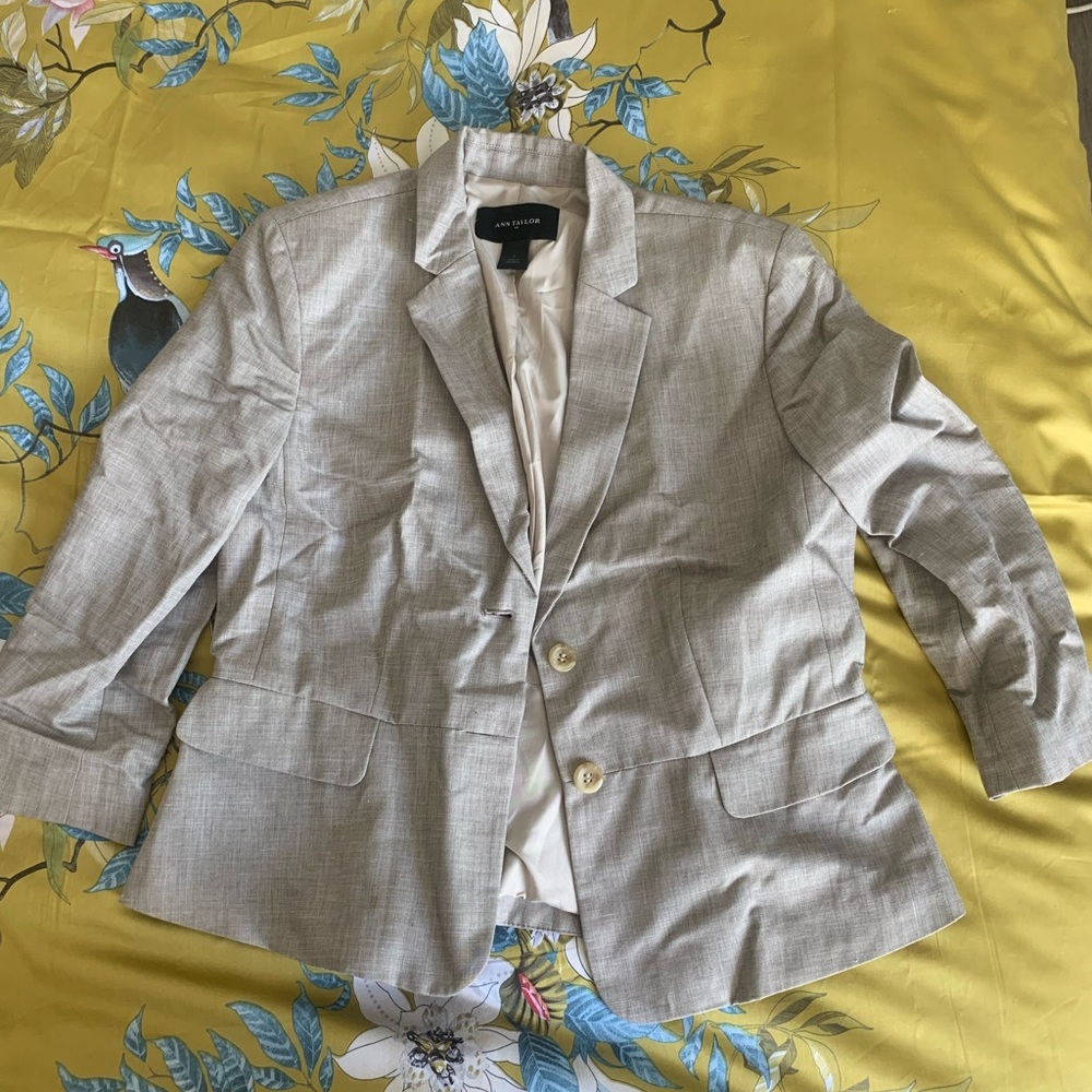 Ann Taylor cream suit jacket size 8